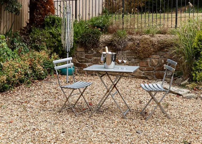 1 Chatsworth Riverscape Apartments - Riverview Apartment In Great Location With Free Parking Overlooking The Gannel Just A Short Walk From Newquays Incredible Beaches And Local Amenities